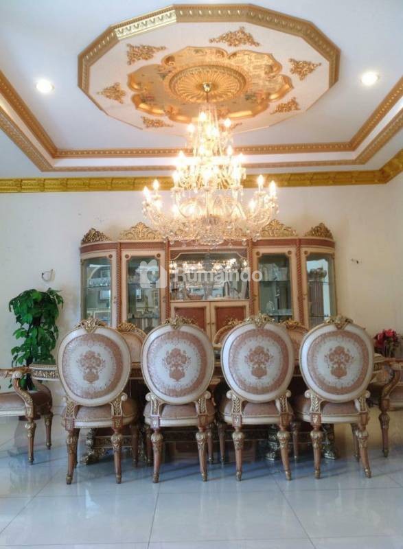 Rumah cantik clasik ada taman belakang luas @citra grand cibubur