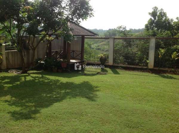 Rumah cantik clasik ada taman belakang luas @citra grand cibubur