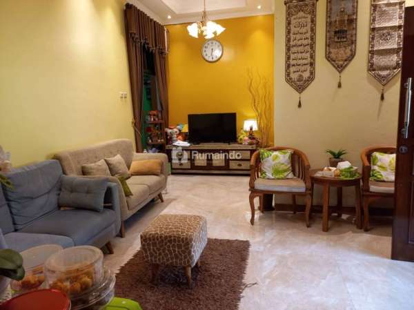 DIJUAL RUMAH 2 LANTAI AREA PUGERAN MAGUWOHARJO
