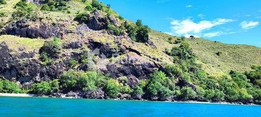 Jual tanah bukit langsung pantai di labuan bajo