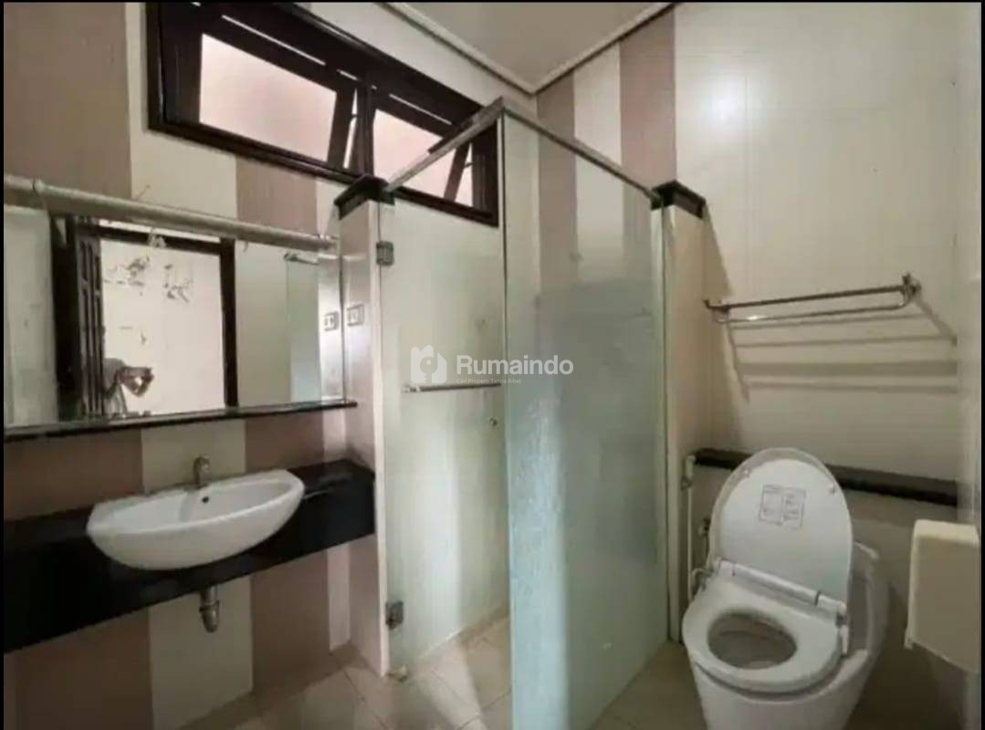 Rumah Full Furnish Siap Huni Dekat Tengah Kota Di Pusat Bisnis Surabaya