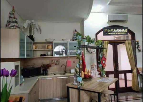Rumah Full Furnish Siap Huni Dekat Tengah Kota Di Pusat Bisnis Surabaya
