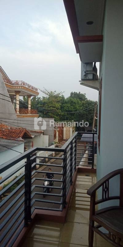 RUMAH 2 LANTAI PONDOK KACANG