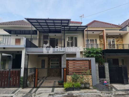 Rumah Strategis View Pegunungan Plus Kolam Renang di Kota Batu