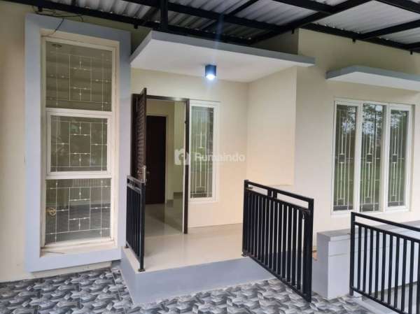 Rumah Strategis View Pegunungan Plus Kolam Renang di Kota Batu