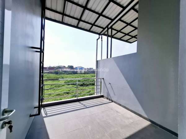 Rumah Besar Pinggir Jalan Dekat ke Tol dan LRT Jatimulya