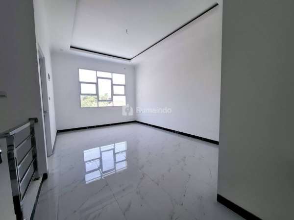 Rumah Besar Pinggir Jalan Dekat ke Tol dan LRT Jatimulya