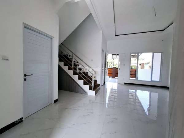 Rumah Besar Pinggir Jalan Dekat ke Tol dan LRT Jatimulya