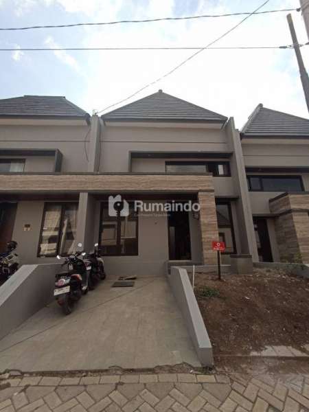 Villa modern dan ekslusif di Permata Garden Regency Batu