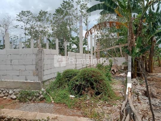 Di JUAL TANAH+ BANGUNAN baru 15%. (ada bangunan konsep Kost2'an 21kamar+rumah tinggal, tp GAGAL terbangun,  Bangunan baru sekitar 15%).