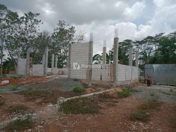 Di JUAL TANAH+ BANGUNAN baru 15%. (ada bangunan konsep Kost2'an 21kamar+rumah tinggal, tp GAGAL terbangun,  Bangunan baru sekitar 15%).