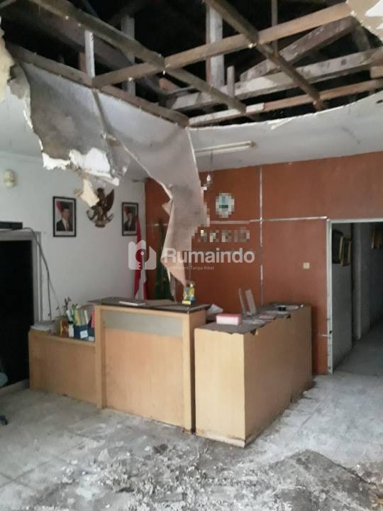 Dijual cepat Gedung butuh renov di Kelapa Dua Wetan, Ciracas, Jakarta Timur