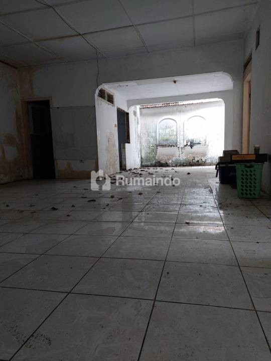 Dijual RUMAH (Hitung Tanah Saja), cocok untuk Kost/ Kantor/Mess Karyawan di Kebayoran Lama