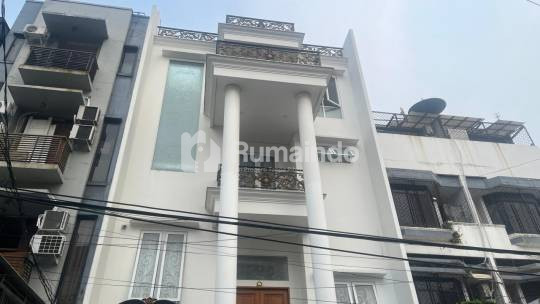 Rumah Mewah di Jalan Pintu Air IV, Pasar Baru, Sawah Besar, Jakarta Pusat, Dijual Cepat Melalui Lelang