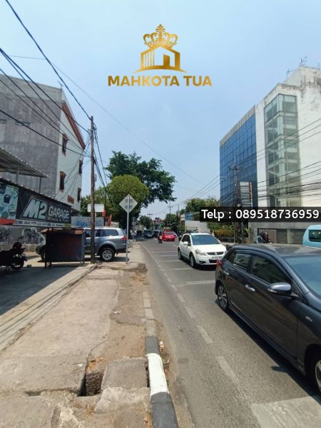 Kebayoran Lama - Ruko Dan Rumah Di Pinggir Jalan Raya Dengan Akses Jalan 3 Mobil
