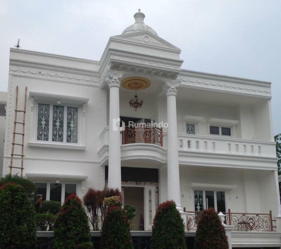 Rumah cantik clasik ada taman belakang luas @citra grand cibubur