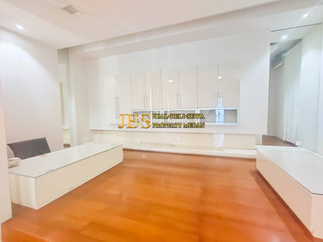 Dijual Villa Lux Komplek Cemara Asri Jalan Seroja (Row Besar)
