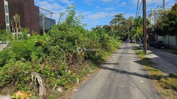Tanah lingkungan villa di Kerobokan, akses jalan 5 meter