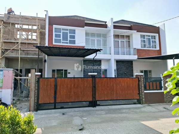 Rumah Besar Pinggir Jalan Dekat ke Tol dan LRT Jatimulya